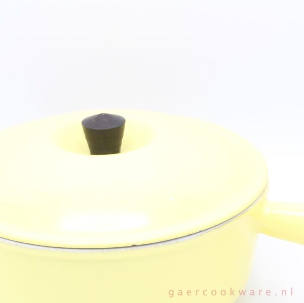 Gietijzeren braad- en fonduepancast iron yellow