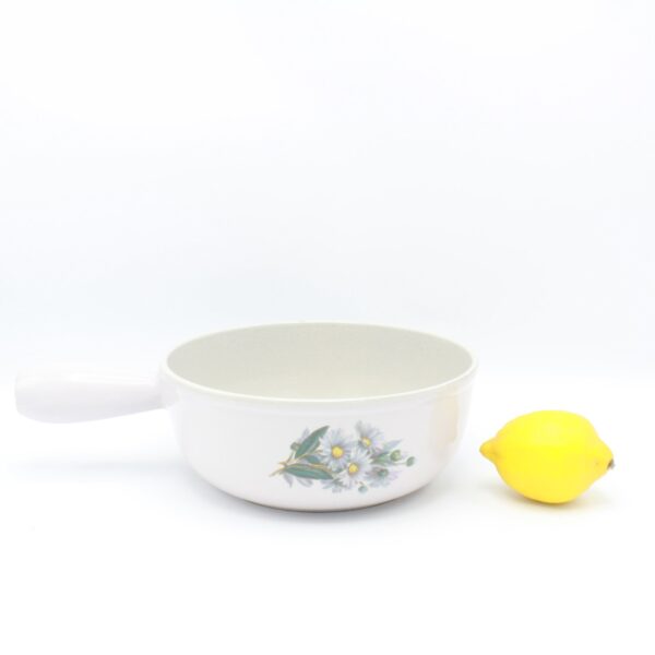 Le Creuset gietijzeren casserole ecru bloemmotief cast iron