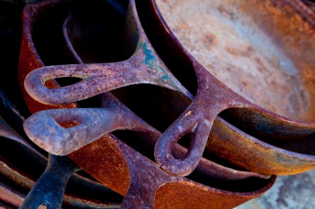 roest gietijzeren pan rusty cast iron skillet